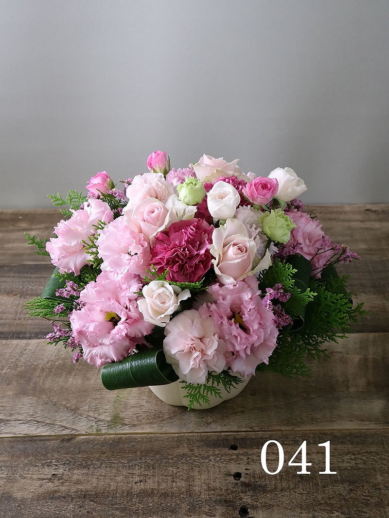 結婚祝いに。花であなたの想い伝えます。心を贈る花ギフト｜二次会に贈る花束・結婚式のマナー｜花以想