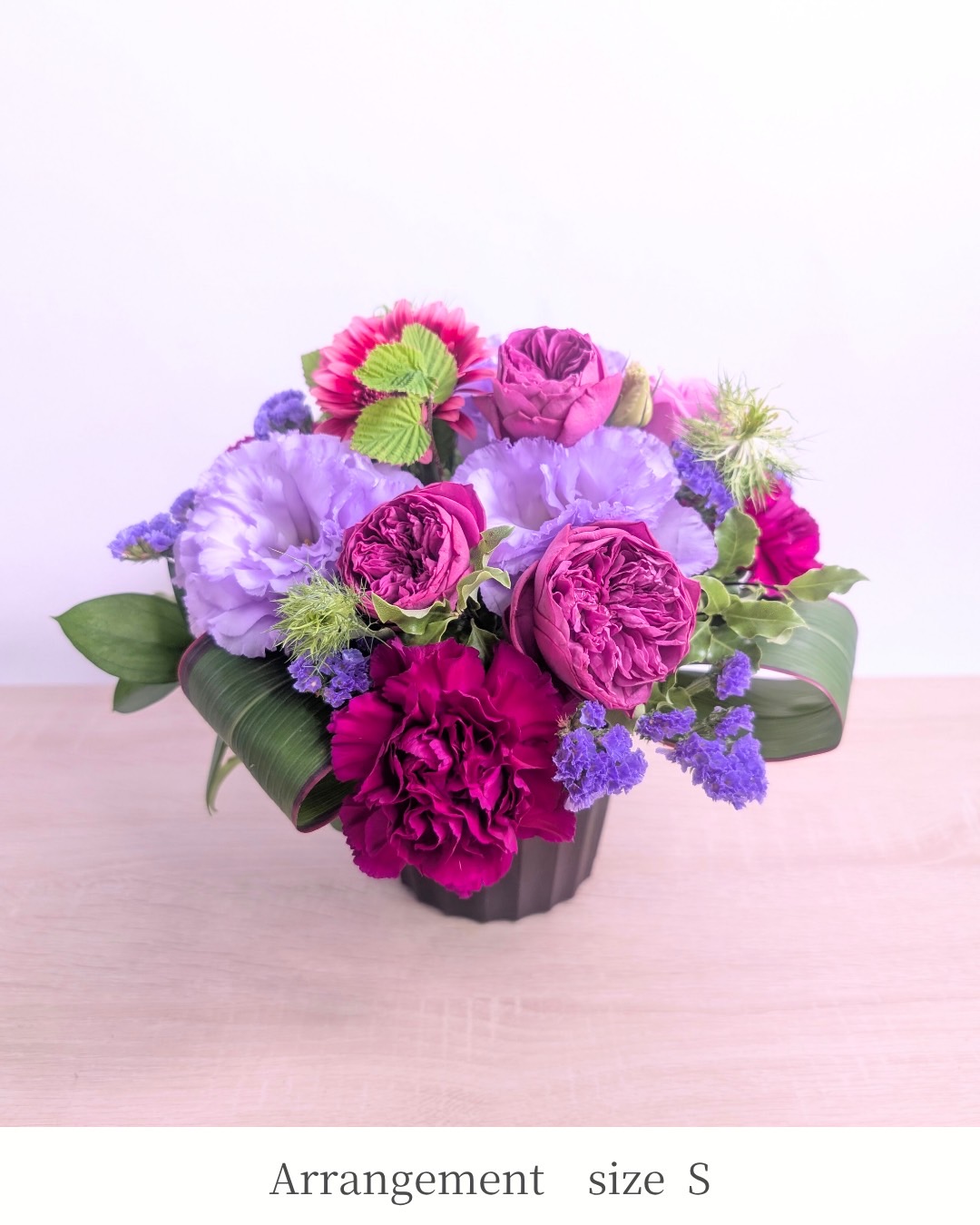 紫色の花ギフト アレンジメント Sサイズ