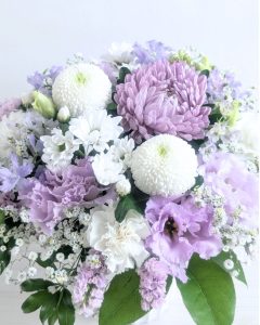 新盆・初盆とは？違い・いつ贈るか・お供え花の選び方｜花以想