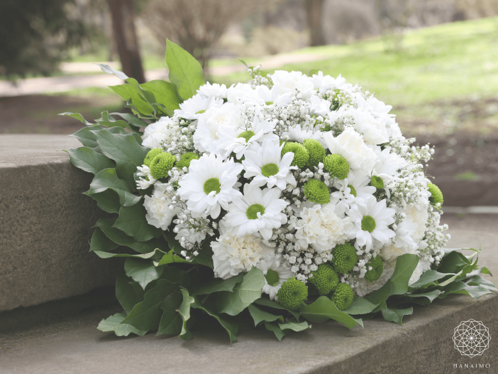 お供え花の名札マナー｜御供・供の違いと表記の基本について | 花贈りの豆知識