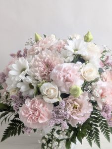 お悔やみの花に添えるメッセージ｜花屋が伝える書き方と注意点