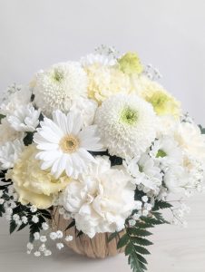 お供え花のサイズの選び方｜枕花・四十九日・法要、時期別の目安