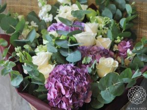 香典の代わりに、花を贈るという選択。葬儀後のマナーと花の選び方