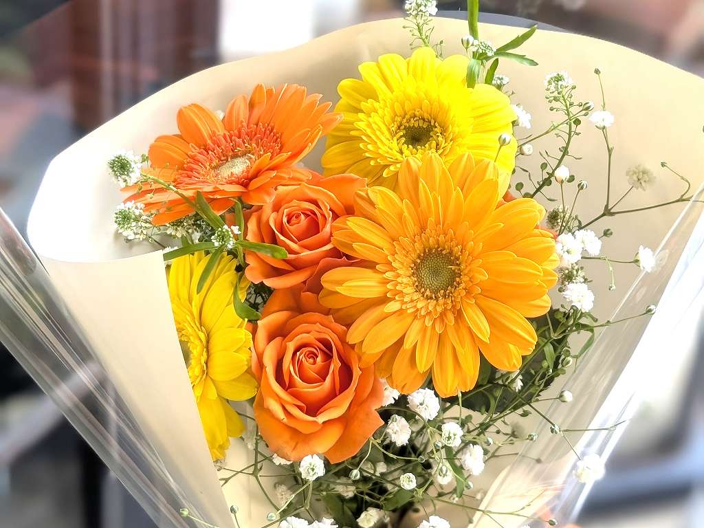 店でお作りしたガーベラの花束