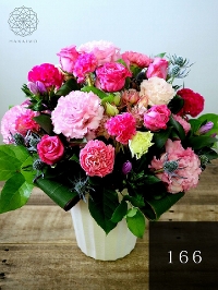 【結婚祝・記念日におすすめ】華やかな濃ピンク系「ルージュ」アレンジメントL