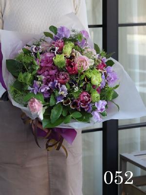70歳古希 ご両親に人気です 華やかな紫系 ヴィオラ 花束m 濃い紫 ヴィオラ Hanaimo 花以想 お花プレゼント 通販