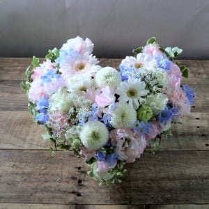 届いたお花を見て可愛すぎて癒されました。