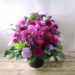 父親の個展祝いでしたが、送られてきたお花はとっても素敵だと大変喜んでもらえました。