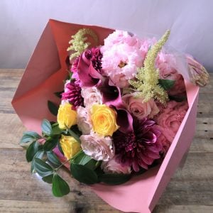 年齢やお人柄にぴったりのしっとり優しい花束を作っていただき、感謝いっぱいです。