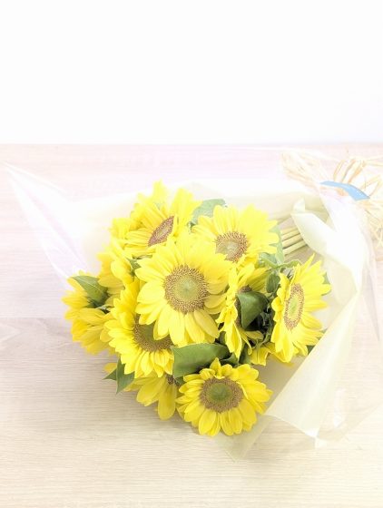誕生日祝いにひまわりの花束。思った通りの花束に 感動してます。