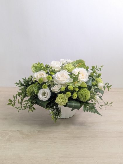 友人の初盆のお花。イメージ通りのお花を送る事ができました。