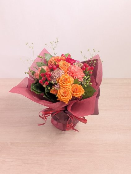 パッと目を引くような光る物がある供花にしたかったので満足です。