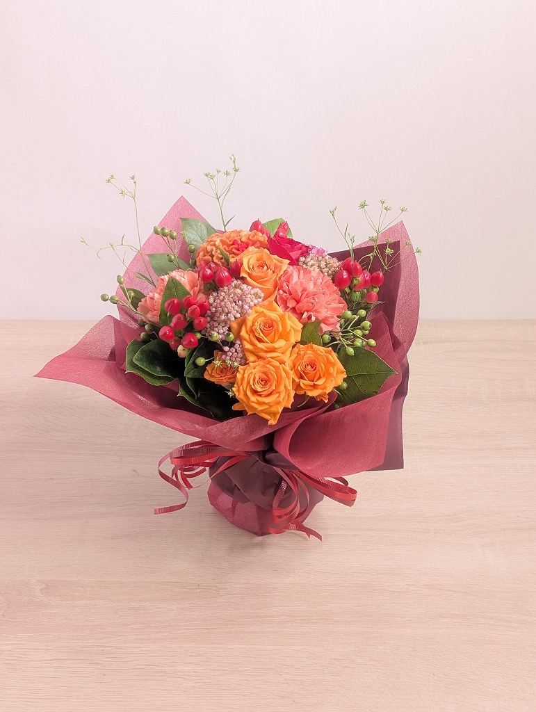 パッと目を引くような光る物がある供花にしたかったので満足です。