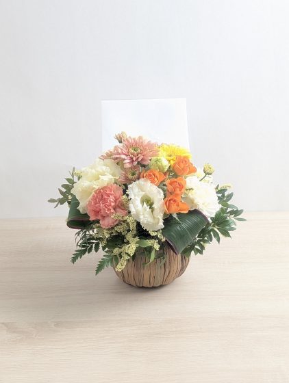 一周忌のお花◎いつも明るい友人のイメージにぴったりです。