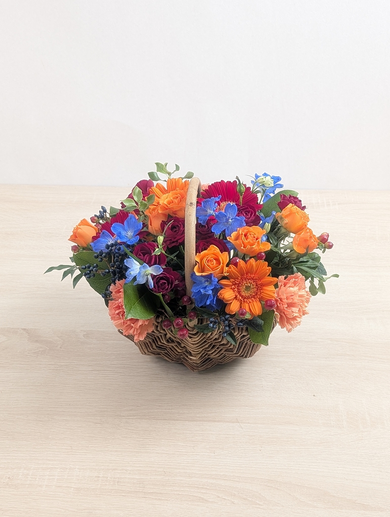 誕生日の花◎リクエストとしては青は少しで、もうちょっと赤を入れて欲しかったです。