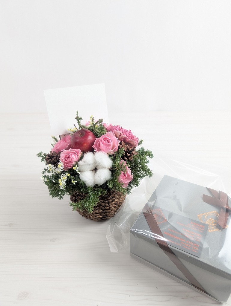 焼き菓子が大好きな彼女にはピッタリの組み合わせのギフトだと思いました。